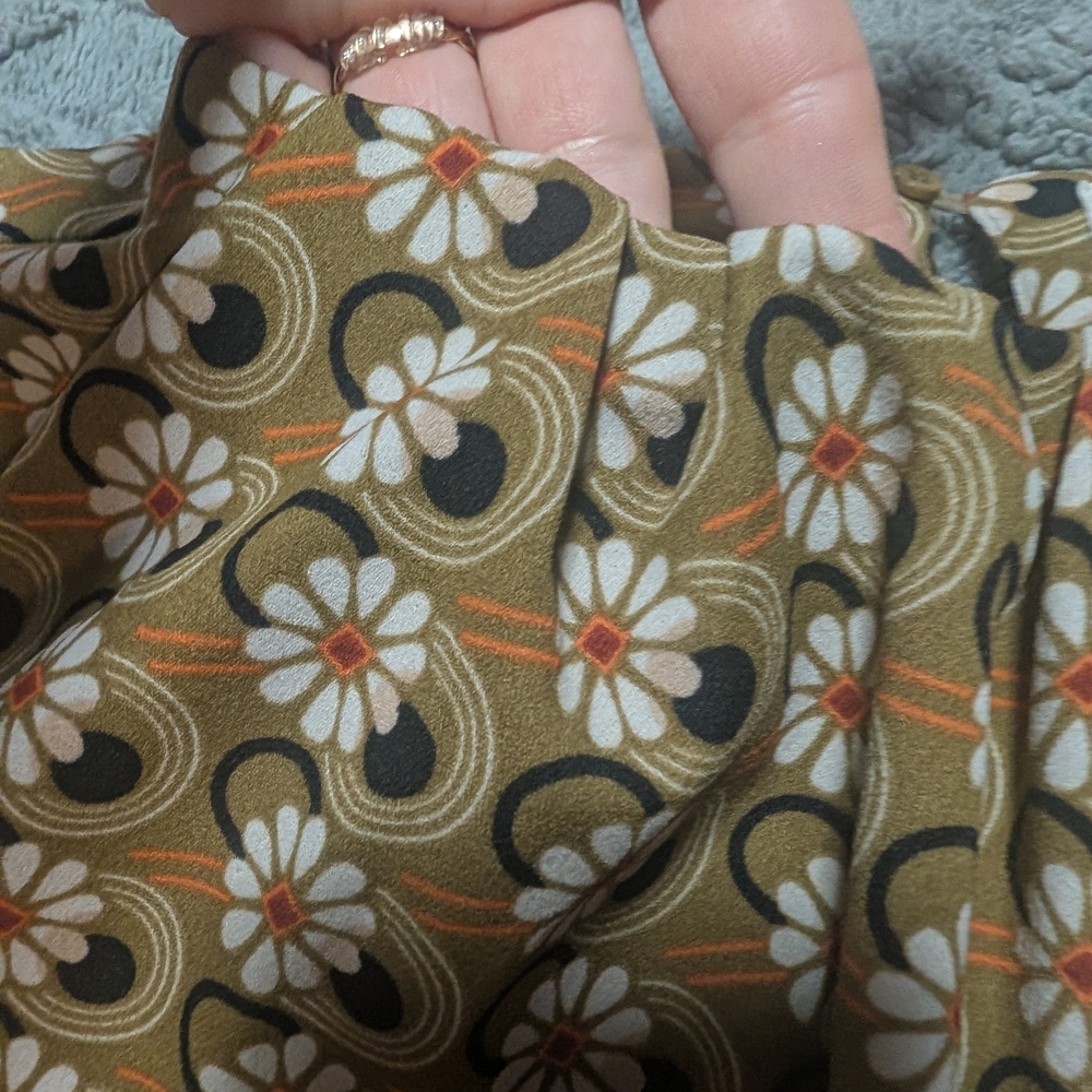 MELLODAY Beige Floral Blouse - Picture 4 of 4